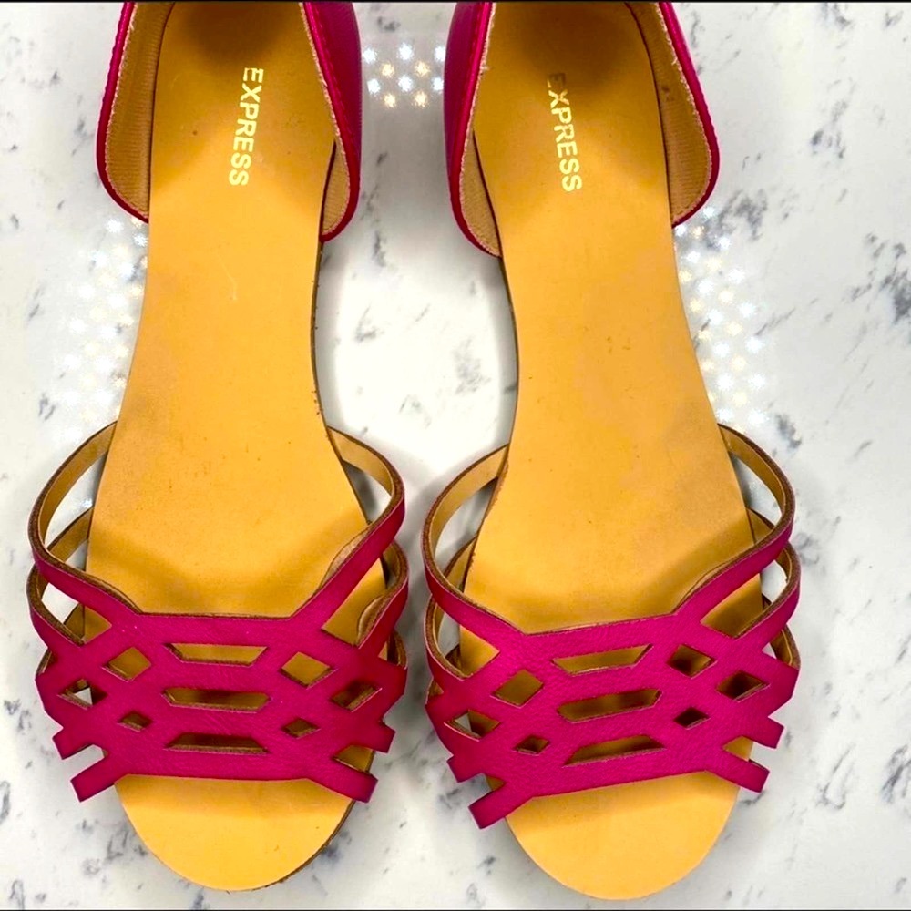 Express Hot Pink strappy Peep Toe Sandals Flats  Comfort Shoe size 6